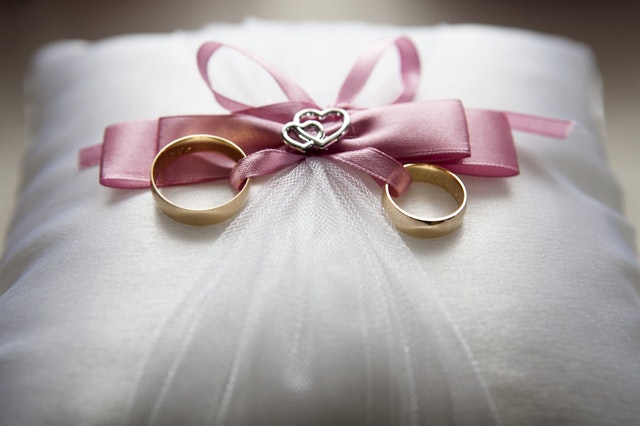 Wedding Ring holder for perfect photography